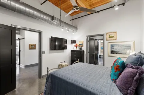 $1,300,000 | 210 West 5th Street, Unit 211, Kansas City, MO 64105