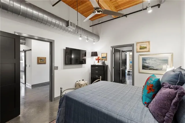 $1,300,000 | 210 West 5th Street, Unit 211, Kansas City, MO 64105