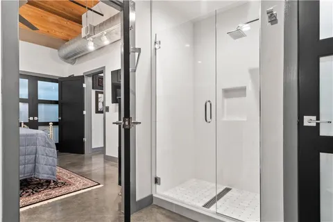 $1,300,000 | 210 West 5th Street, Unit 211, Kansas City, MO 64105