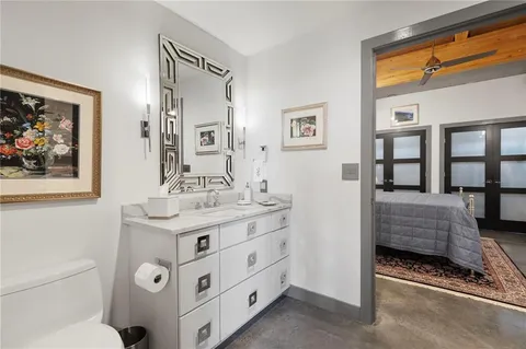 $1,300,000 | 210 West 5th Street, Unit 211, Kansas City, MO 64105