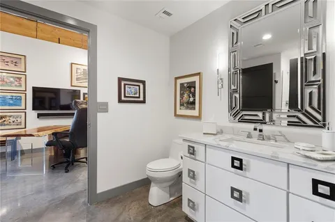 $1,300,000 | 210 West 5th Street, Unit 211, Kansas City, MO 64105