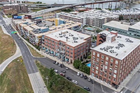 $1,300,000 | 210 West 5th Street, Unit 211, Kansas City, MO 64105