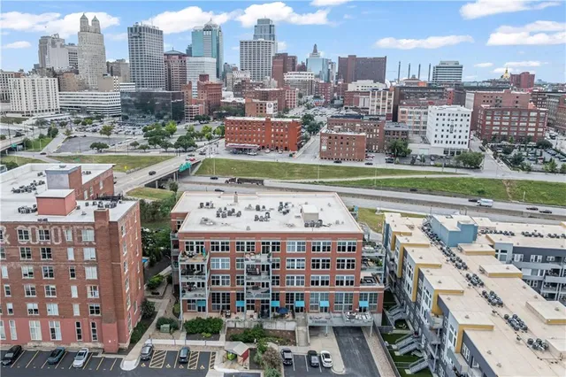 $1,300,000 | 210 West 5th Street, Unit 211, Kansas City, MO 64105