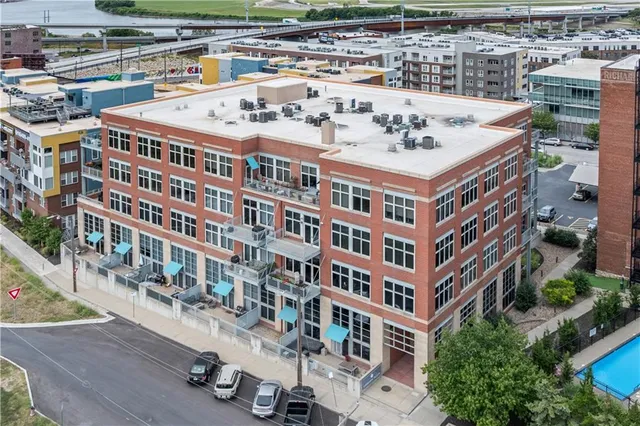 $1,300,000 | 210 West 5th Street, Unit 211, Kansas City, MO 64105