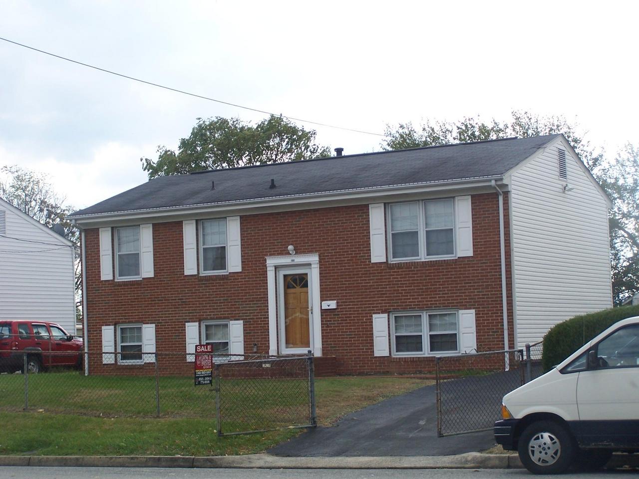 1646 Andrews Road Northwest Roanoke, VA 24017 - Photo 3 of 13 Front (Alternate View)