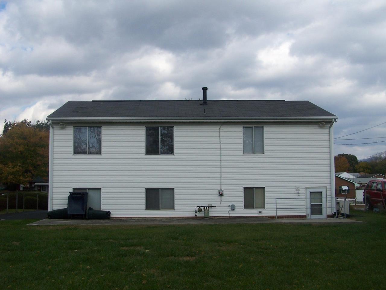 1646 Andrews Road Northwest Roanoke, VA 24017 - Photo 4 of 13 Rear