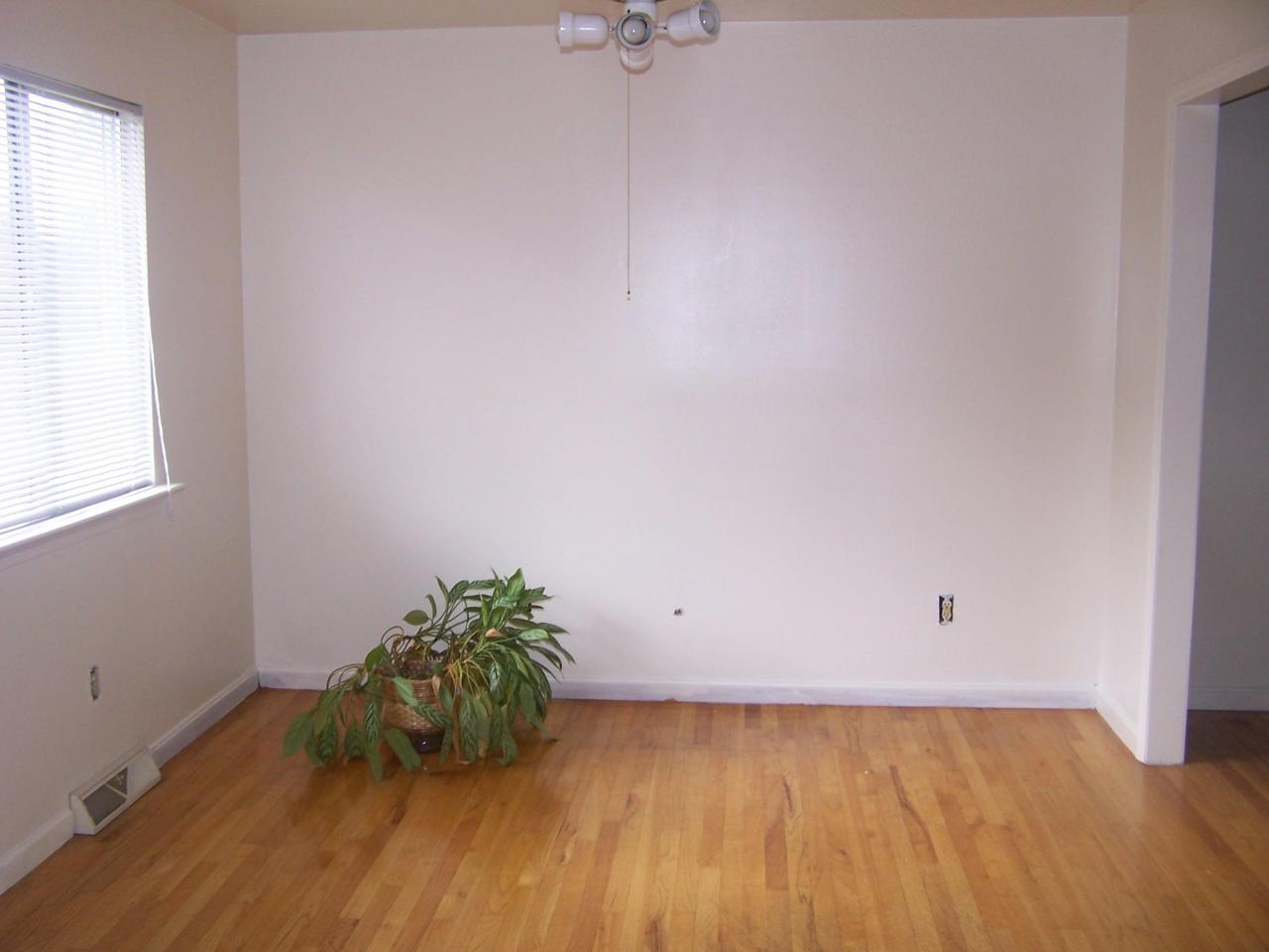 1646 Andrews Road Northwest Roanoke, VA 24017 - Photo 5 of 13 Living Room