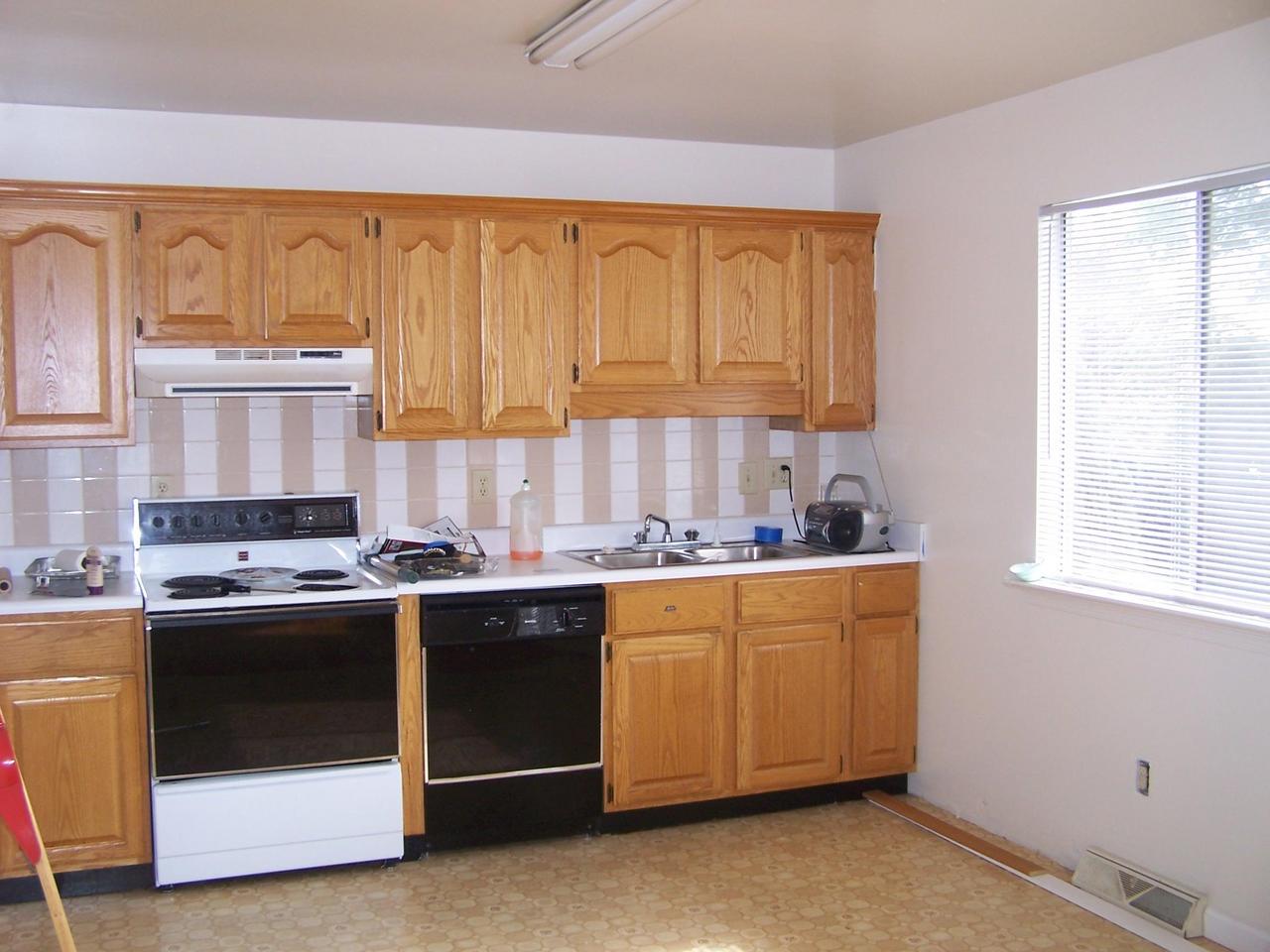 1646 Andrews Road Northwest Roanoke, VA 24017 - Photo 6 of 13 Kitchen