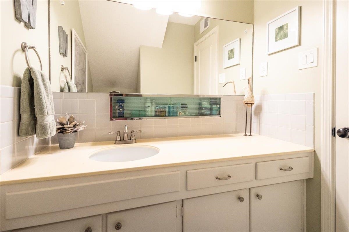 873 South Yates Road, Unit 2 Memphis, TN 38120 - Photo 13 of 26 Half Bath Down