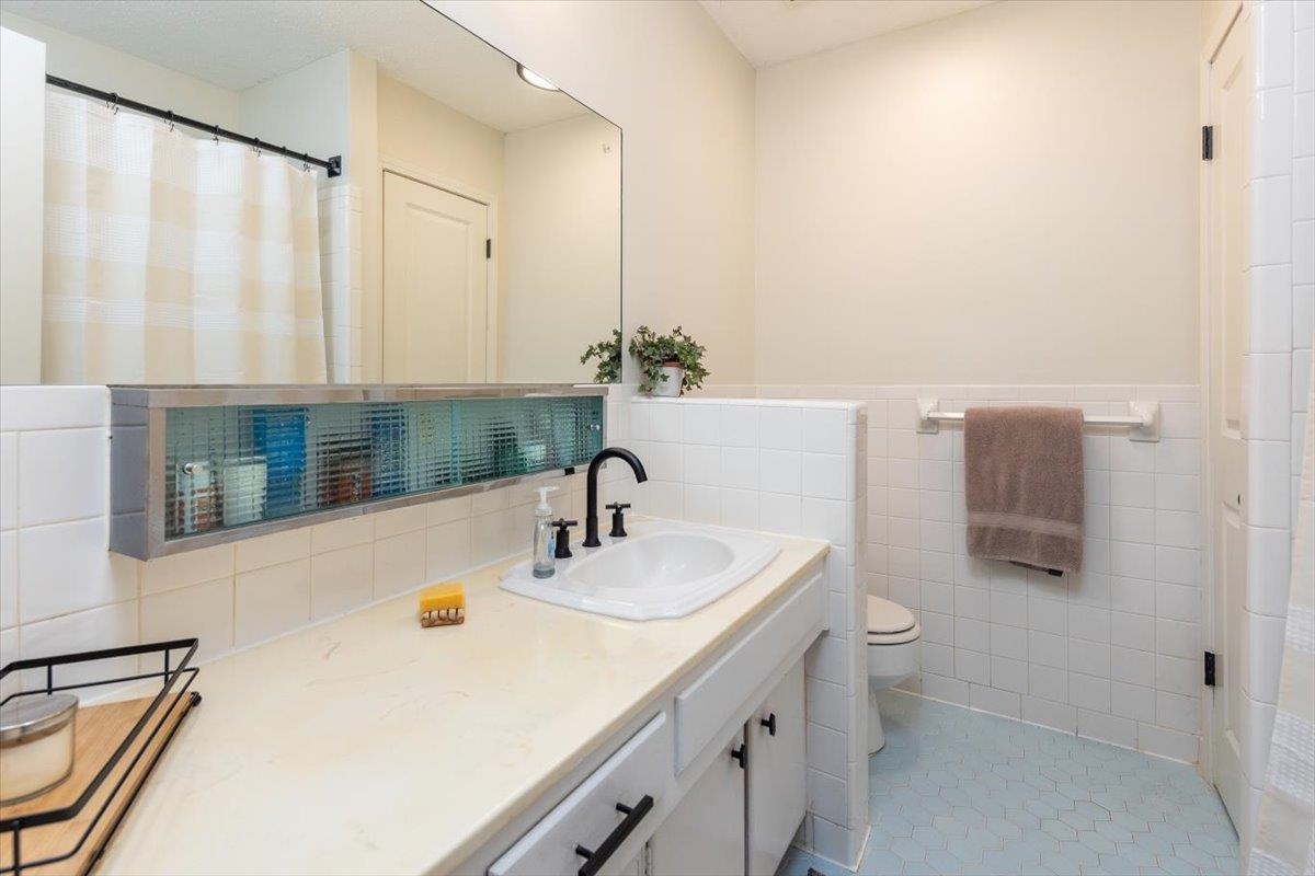 873 South Yates Road, Unit 2 Memphis, TN 38120 - Photo 19 of 26 In Suite Bath in Bedroom #2