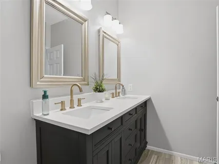 $575,000 | 6632 Towne Woods Drive, St. Louis, MO 63129