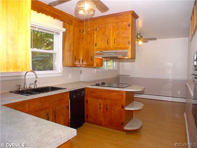 8654 Larkspur Road North Chesterfield, VA 23235 - Photo 2 of 12 Other - Eat-in Kitchen with all appliances and woo