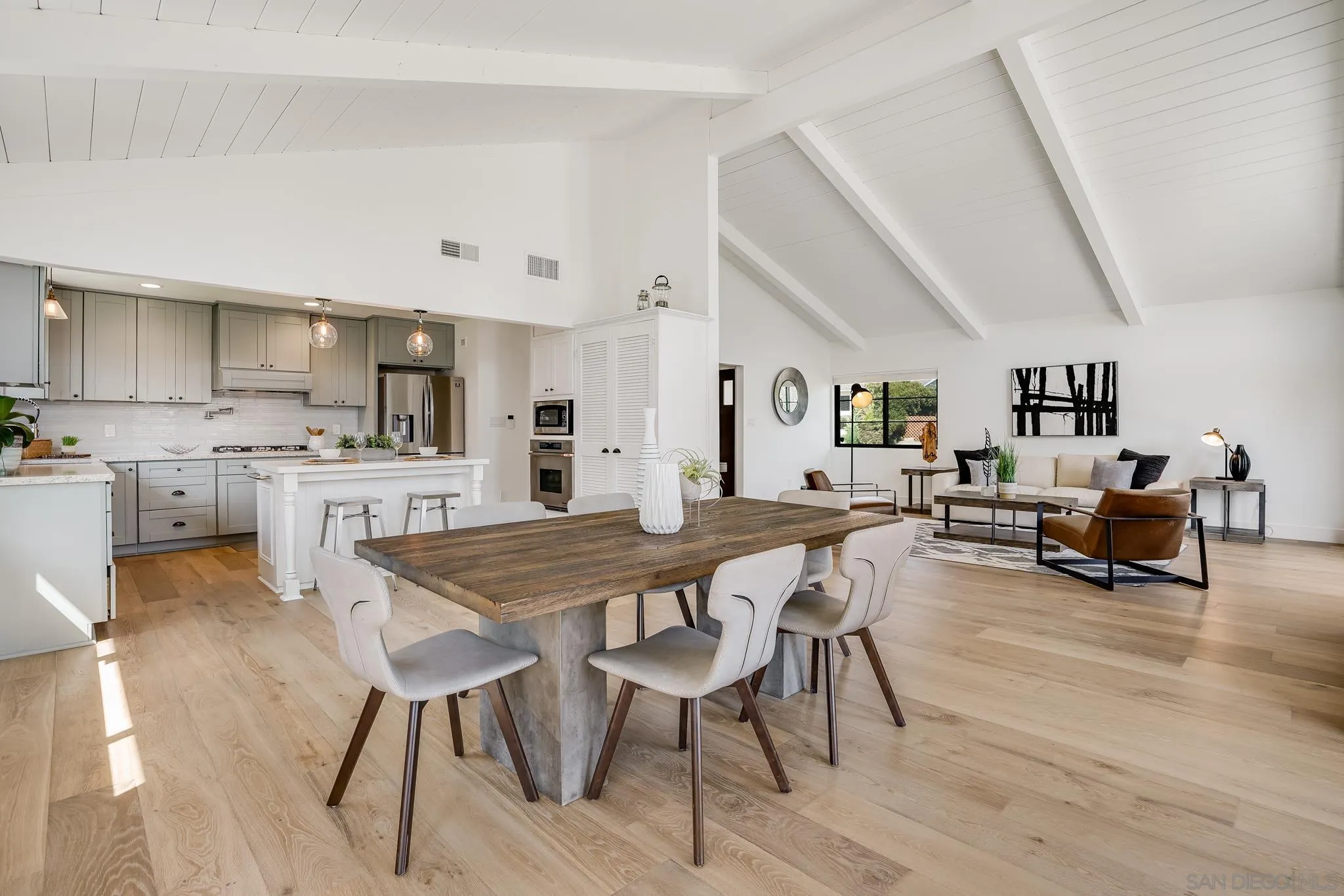 8804 Robinhood Lane La Jolla, CA 92037 - Photo 15 of 58