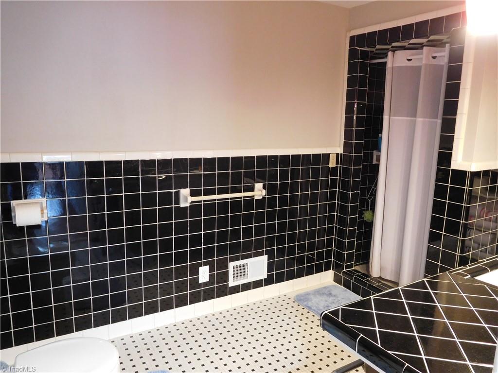 723 Haynes Road Thomasville, NC 27360 - Photo 28 of 43