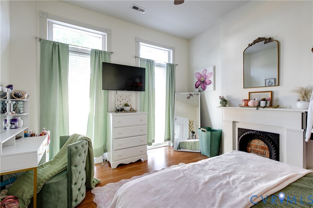 1237 West Cary Street Richmond, VA 23220 - Photo 5 of 23 a bedroom with a bed and a flat screen tv