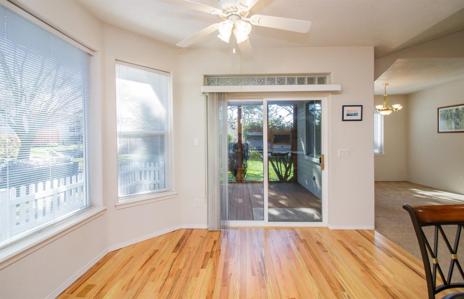 2398 Springbrook Road, Unit 5 Medford, OR 97504 - Photo 10 of 26 Kitchen nook with slider to screened in