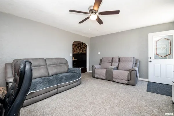 $230,000 | 304 North Magnolia Street, Elmwood, IL 61529