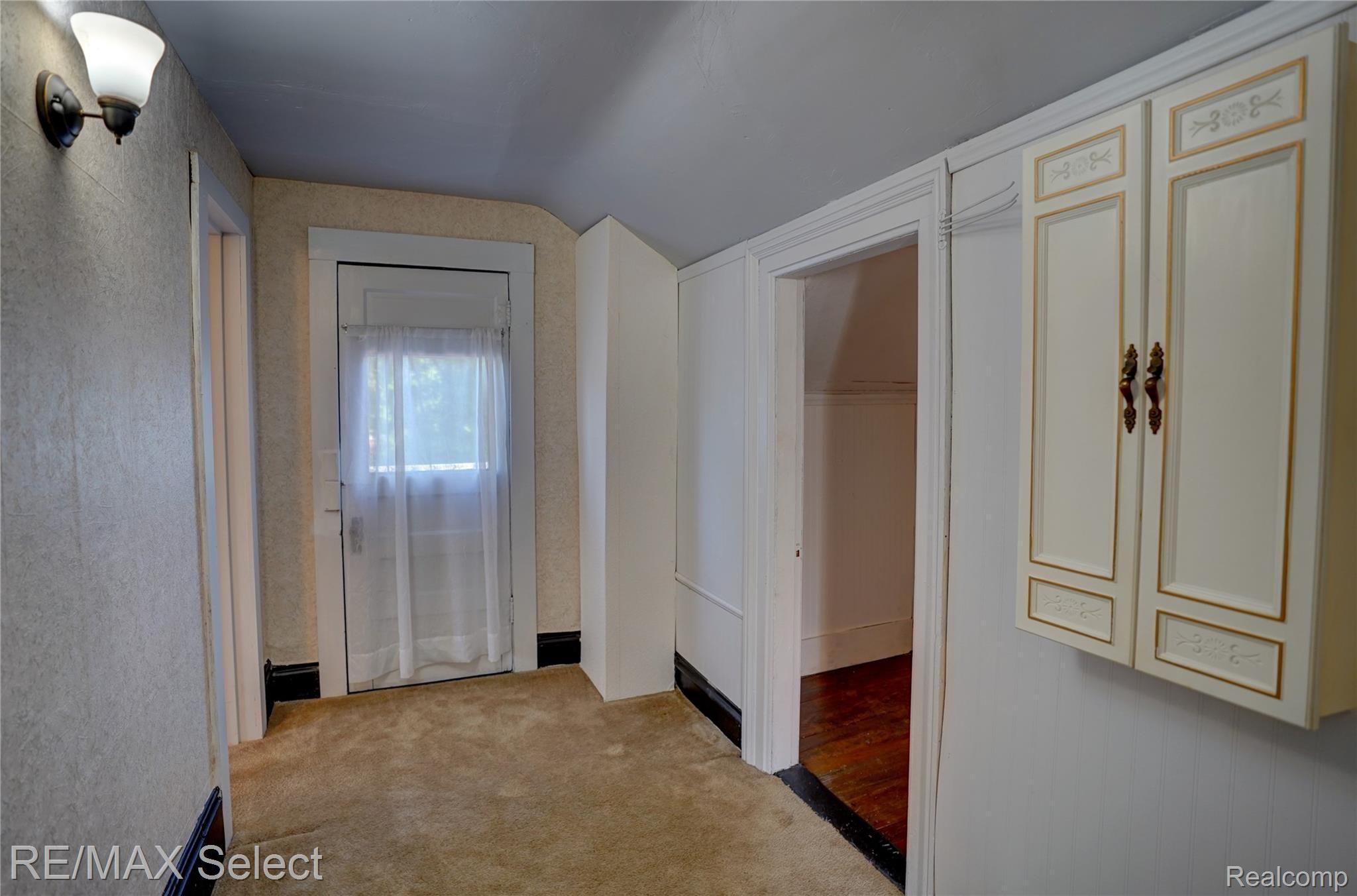 2742 Miller Road Flint, MI 48503 - Photo 28 of 35 Access to upstairs walkout.jpg
