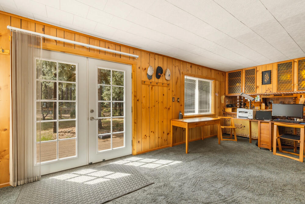 29909 Pelican Butte Road Klamath Falls, OR 97601 - Photo 4 of 31 Gallery Image 4