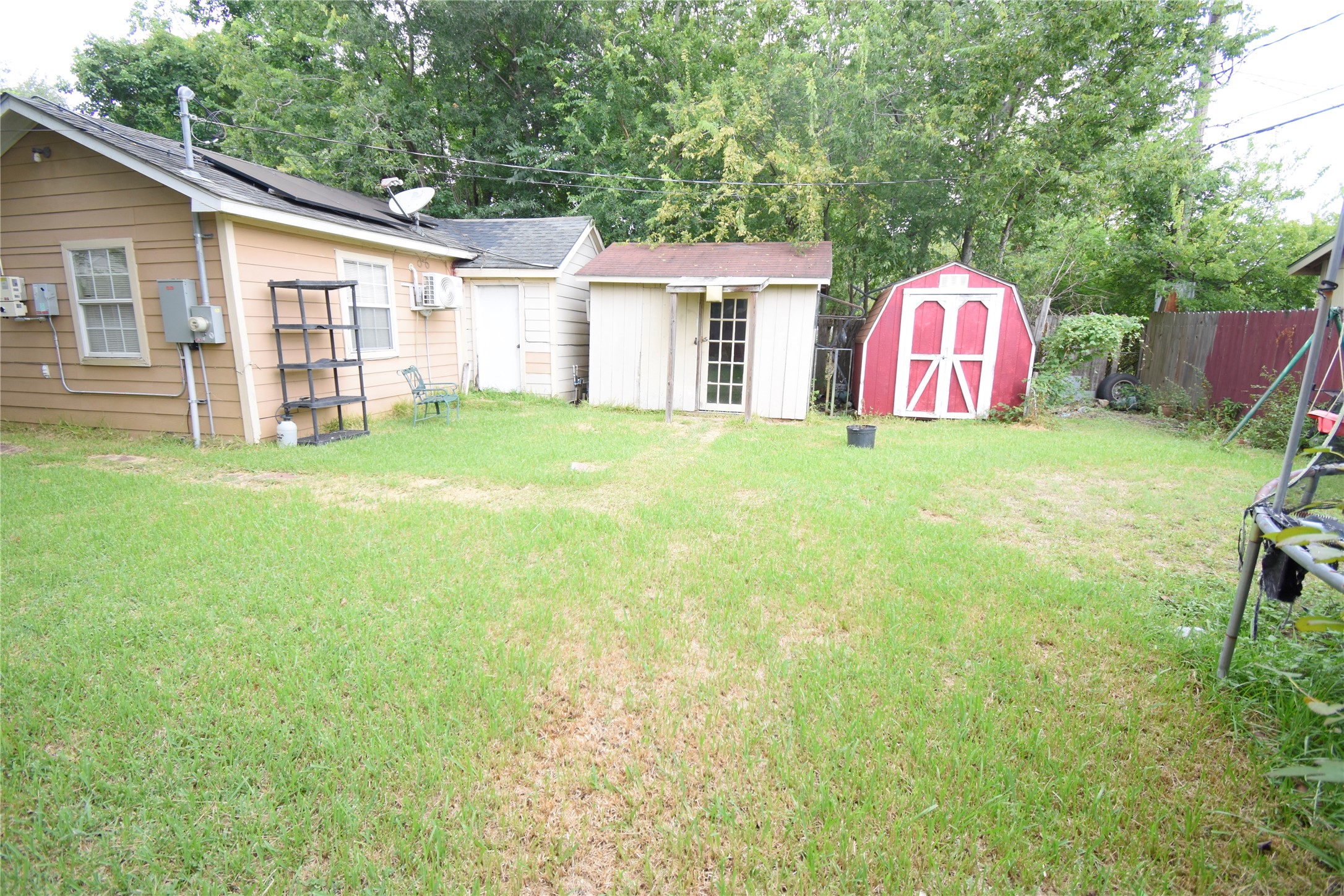 819 Center Street Pasadena, TX 77506 - Photo 4 of 11 a front view of house with yard and trees
