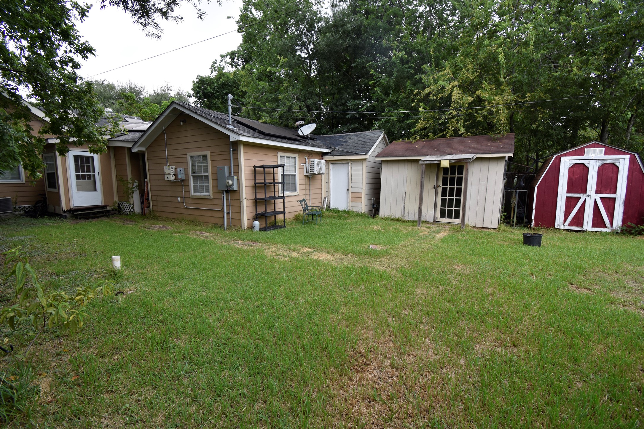 819 Center Street Pasadena, TX 77506 - Photo 5 of 11 a view of a house with a yard
