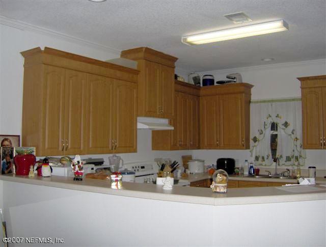 220 Tanner School Bus Road Florahome, FL 32140 - Photo 5 of 13 kitchen