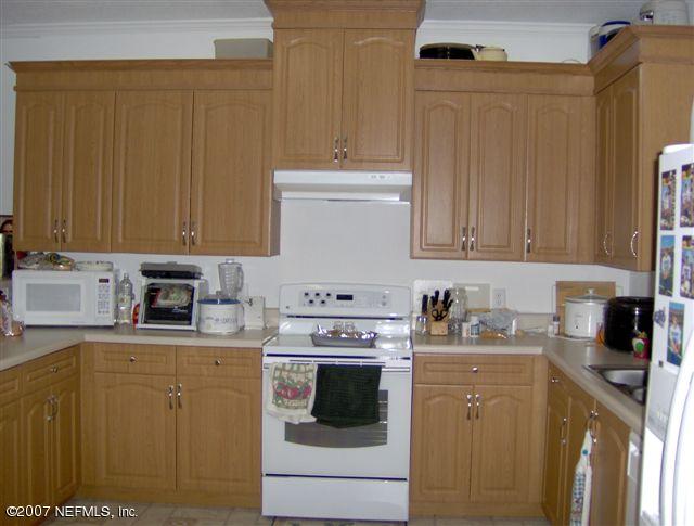 220 Tanner School Bus Road Florahome, FL 32140 - Photo 6 of 13 kitchen