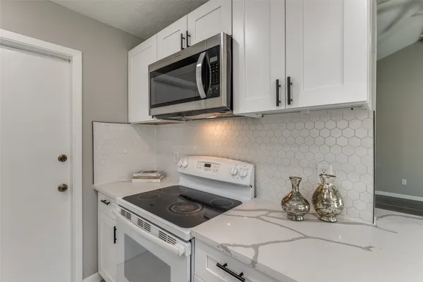 $2,100 | 13979 Towneway Drive, Sugar Land, TX 77498