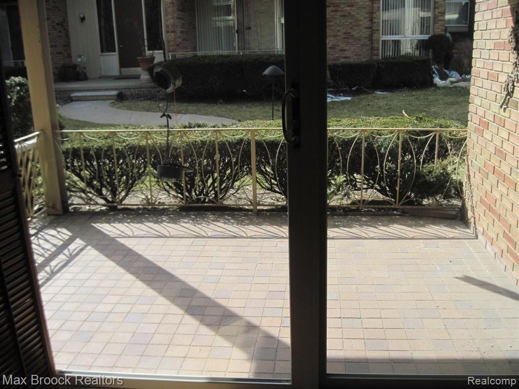 4041 West Maple Road, Unit 104 Bloomfield Hills, MI 48301 - Photo 5 of 18 View from LR to Patio