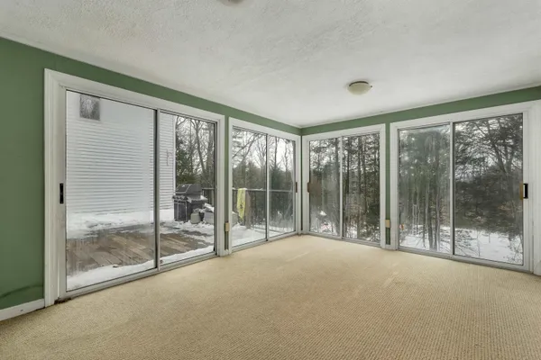 $699,999 | 53 Oak-Knoll Road, Meredith, NH 03253