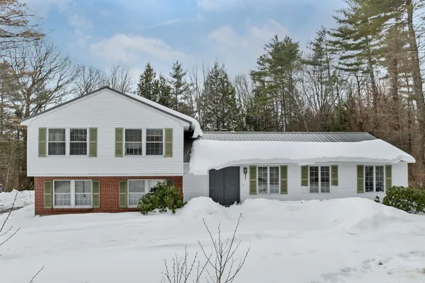 $699,999 | 53 Oak-Knoll Road, Meredith, NH 03253