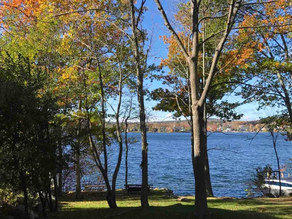 $699,999 | 53 Oak-Knoll Road, Meredith, NH 03253