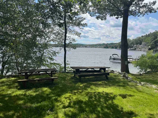 $699,999 | 53 Oak-Knoll Road, Meredith, NH 03253