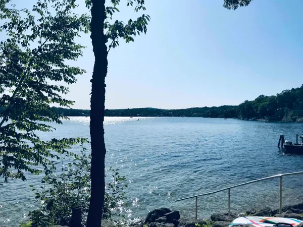 $699,999 | 53 Oak-Knoll Road, Meredith, NH 03253