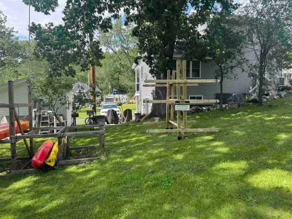 $699,999 | 53 Oak-Knoll Road, Meredith, NH 03253