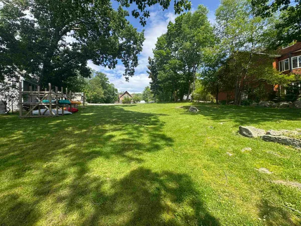 $699,999 | 53 Oak-Knoll Road, Meredith, NH 03253