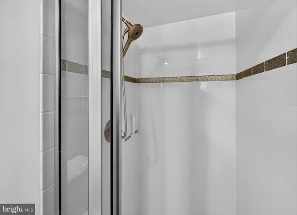 $3,100 | 8370 Greensboro Drive, Unit 325, McLean, VA 22102