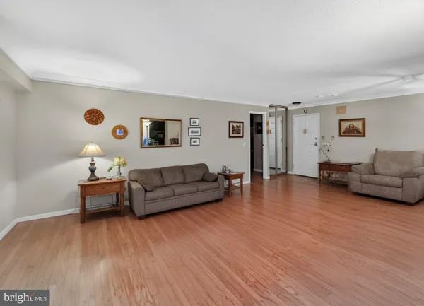 $3,100 | 8370 Greensboro Drive, Unit 325, McLean, VA 22102