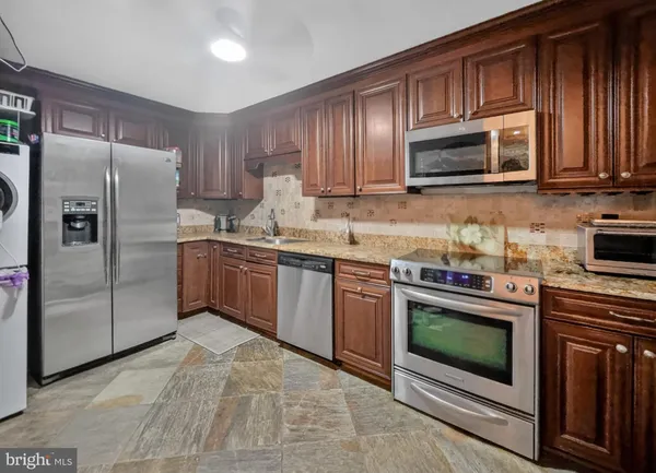 $3,100 | 8370 Greensboro Drive, Unit 325, McLean, VA 22102