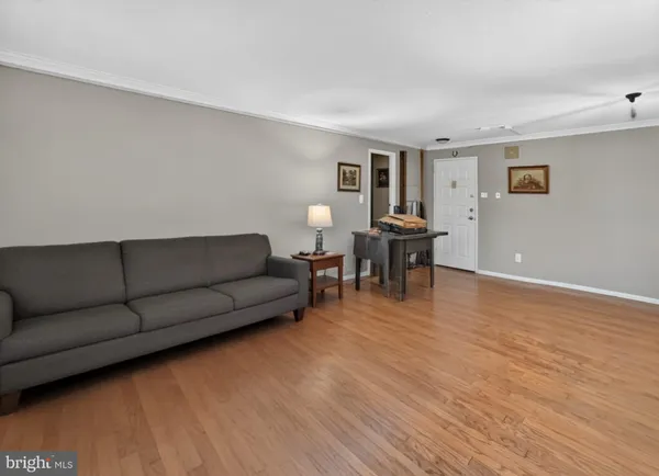 $3,100 | 8370 Greensboro Drive, Unit 325, McLean, VA 22102