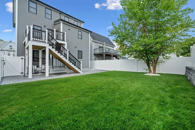 a view of a backyard with white house