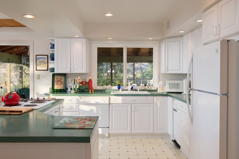 2466 Wynola Road Julian, CA 92036 - Photo 6 of 25 Large country kitchen with eat-in dining.