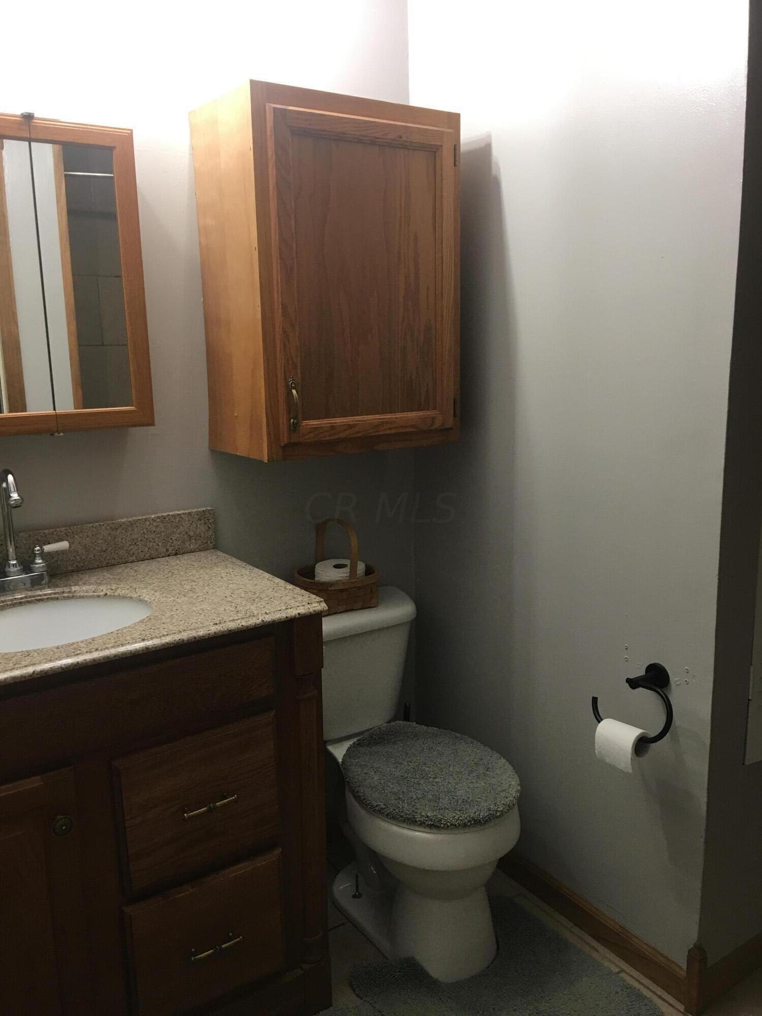 4426 Fremar Road Northeast Lancaster, OH 43130 - Photo 28 of 39 Hall/Guest Bath
