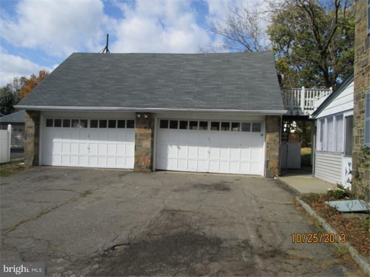 9230 Verree Road Philadelphia, PA 19115 - Photo 11 of 13 Garage