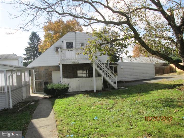 9230 Verree Road Philadelphia, PA 19115 - Photo 12 of 13 Exterior Back