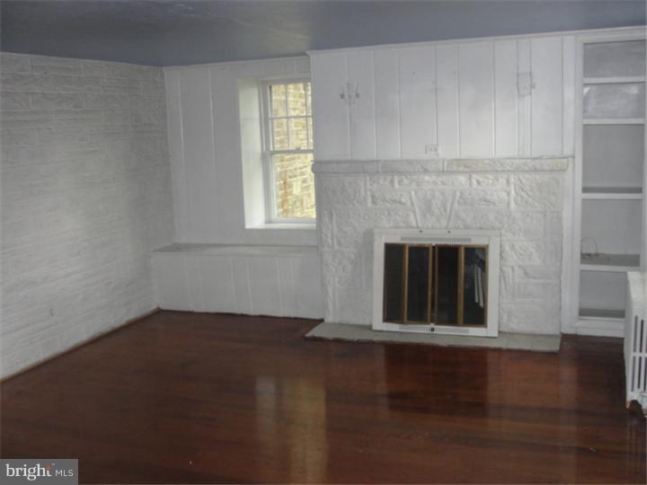 9230 Verree Road Philadelphia, PA 19115 - Photo 3 of 13 Living Room