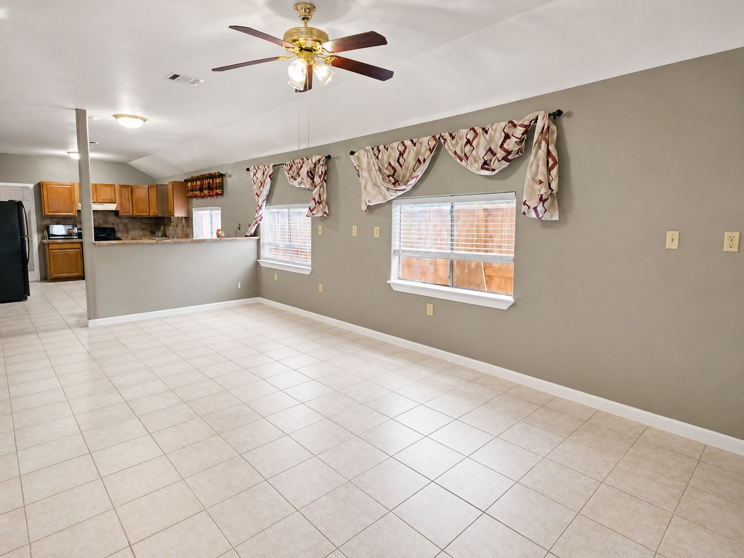 5527 Lauder Road Houston, TX 77039 - Photo 2 of 11 Living area view