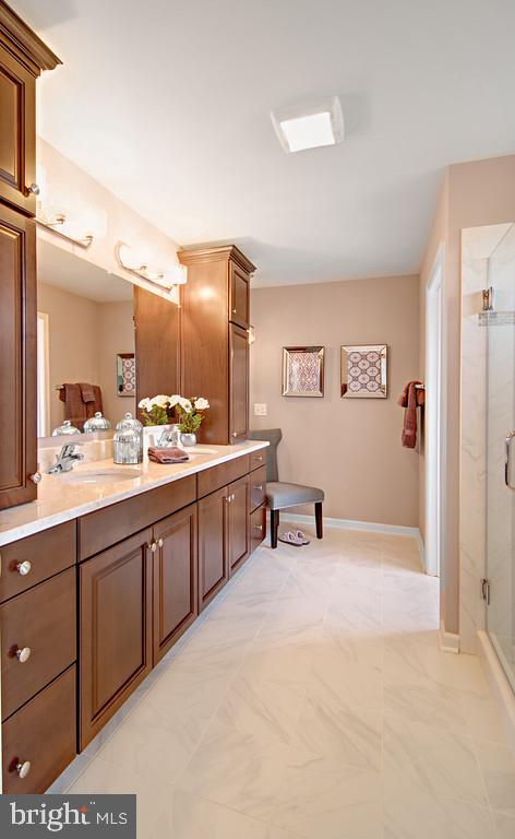 400 Rederick Lane, Unit 1 Middletown, DE 19709 - Photo 8 of 39 a bathroom with a tub sink and mirror
