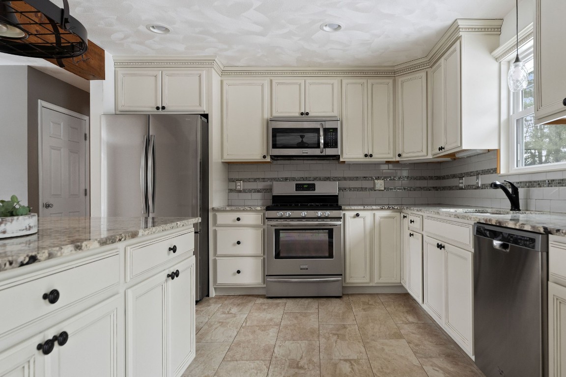 17 Dorothy Road Apalachin, NY 13732 - Photo 14 of 38