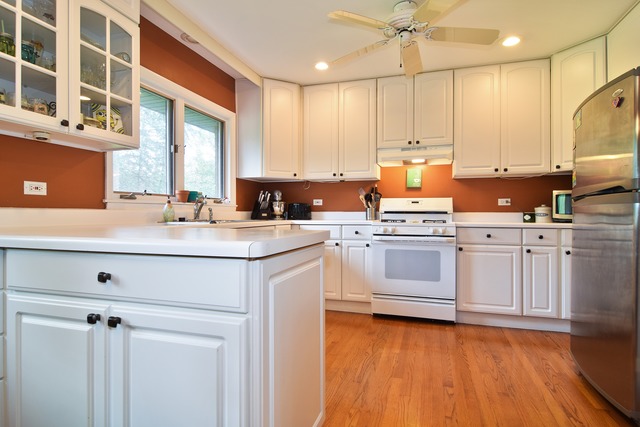 903 Crest Street Wheaton, IL 60189 - Photo 3 of 12